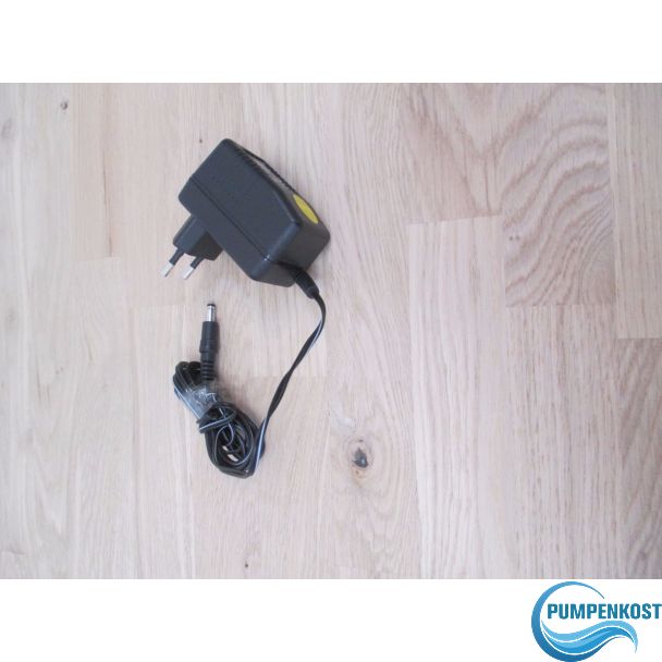 Netzteil Video AC Adapter HKA-1220 EC-230 pri 230 V sek 12 V 2,4 VA T9/1099