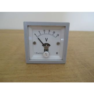 Spannungsmesser 25 V DC TGL 19472 Voltmeter Einbaumessgerät K17/477