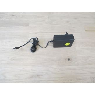 Netzteil input 100 - 240 V output 12 V AC 2A AMIGO I.T.E. Adapter T16/29