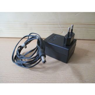 Netzteil LF AC Adapter LF15300D-4113 input 230 V output 15 V 4,5 VA Trafo T9/611